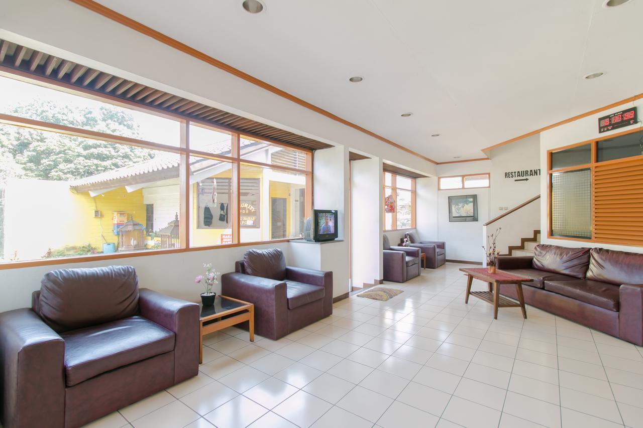 Koneng Hotel by OYO Rooms