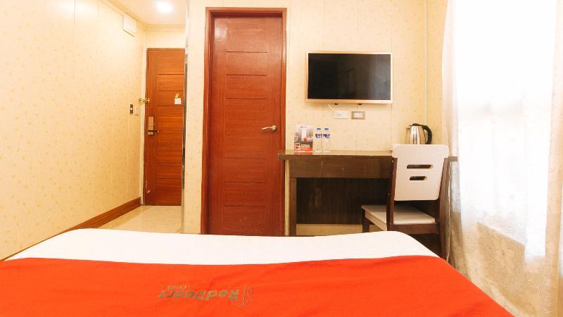 RedDoorz Plus @ Winter Benitez Cubao