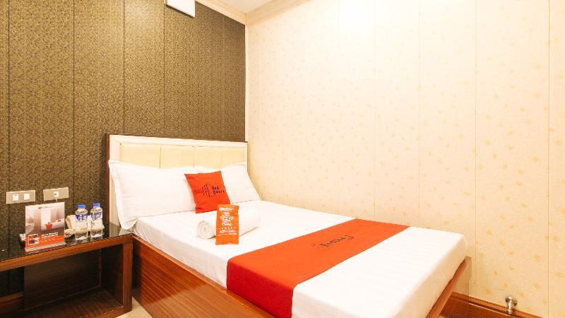 RedDoorz Plus @ Winter Benitez Cubao