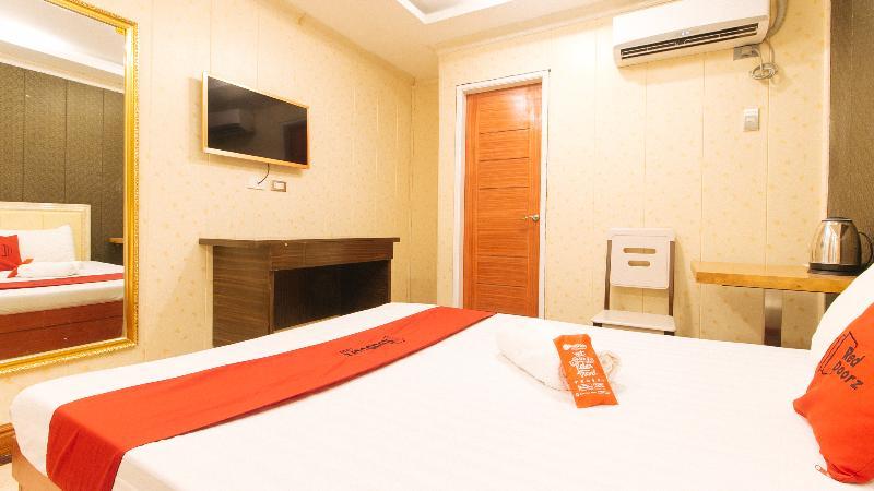 RedDoorz Plus @ Winter Benitez Cubao