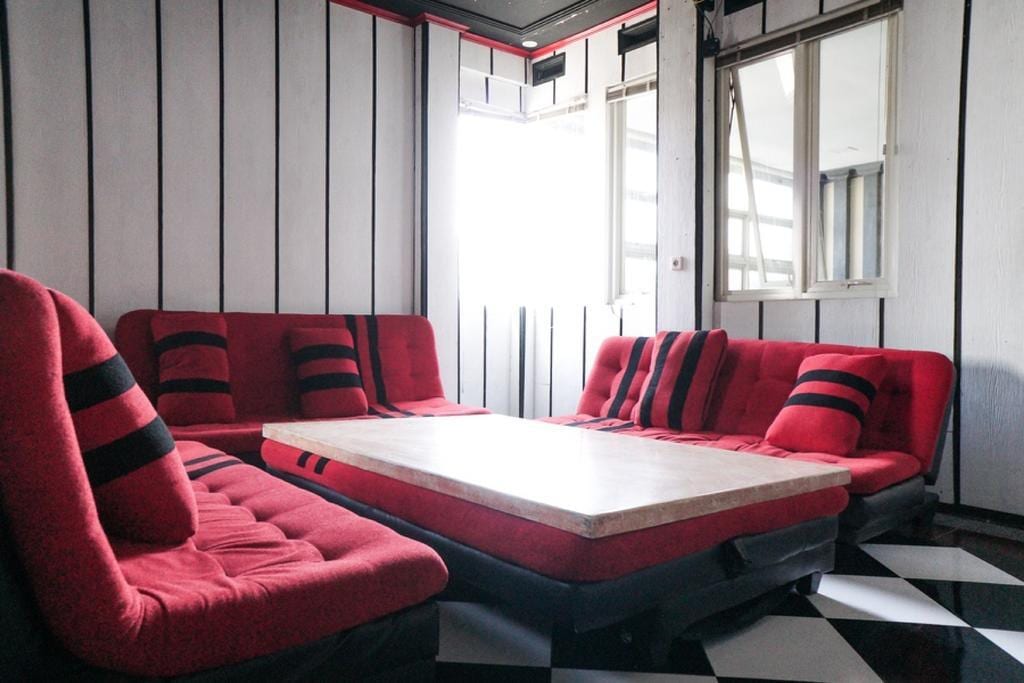 RedDoorz near Alun Alun Batu