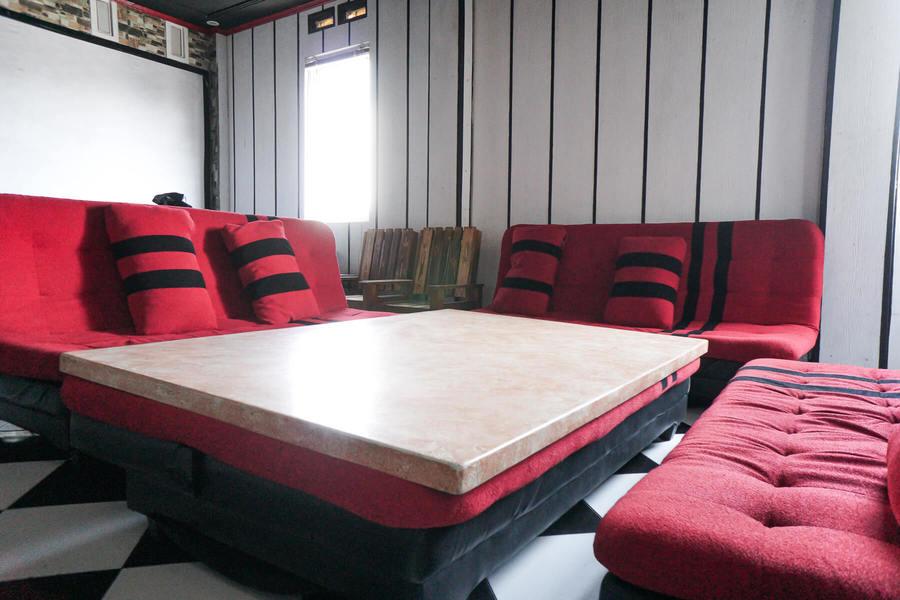 RedDoorz near Alun Alun Batu