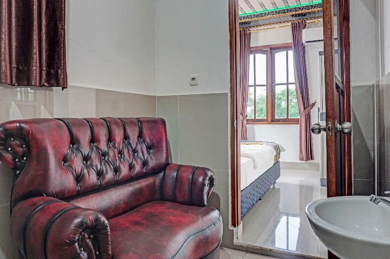 Nurmega Jaya by OYO Rooms