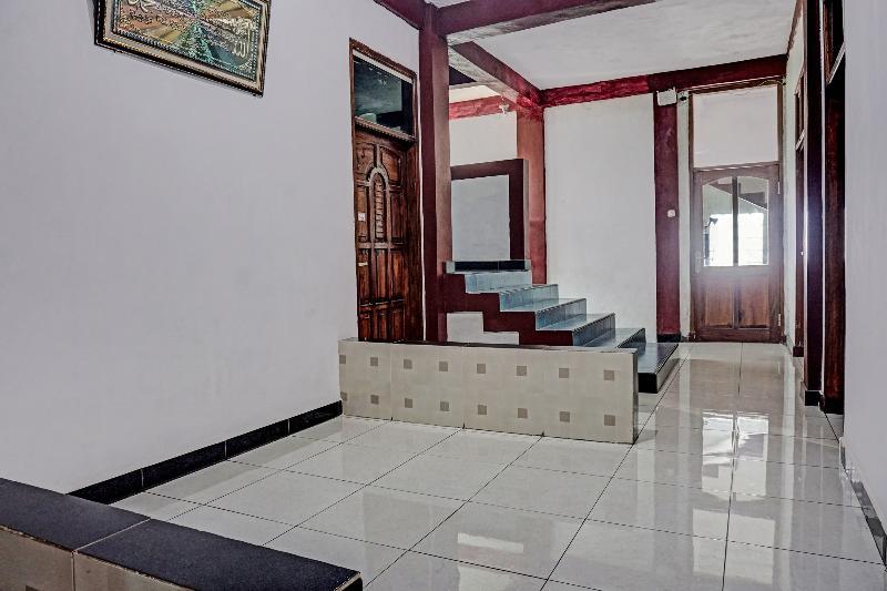 Nurmega Jaya by OYO Rooms
