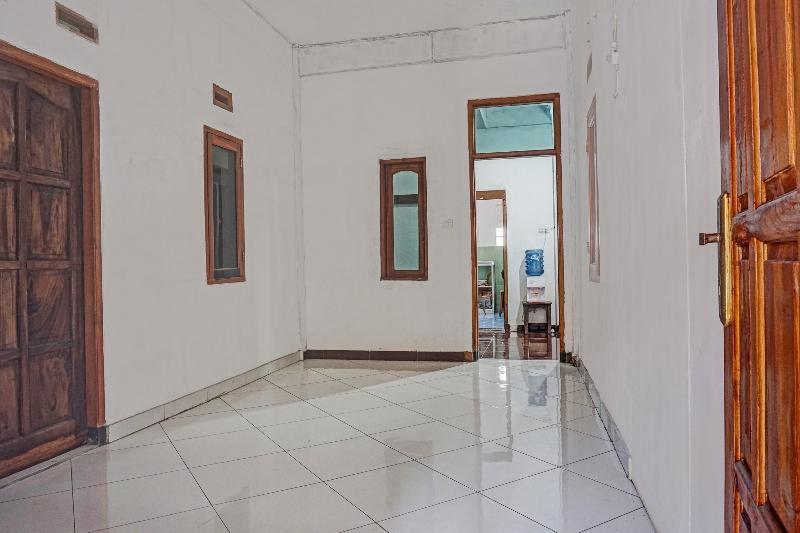 Nurmega Jaya by OYO Rooms