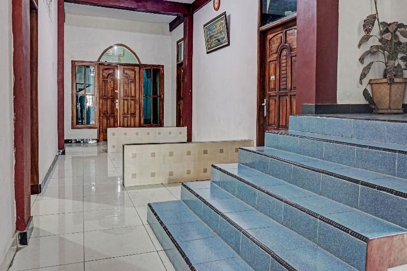 Nurmega Jaya by OYO Rooms