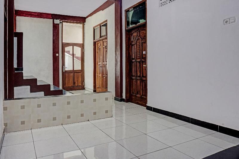 Nurmega Jaya by OYO Rooms