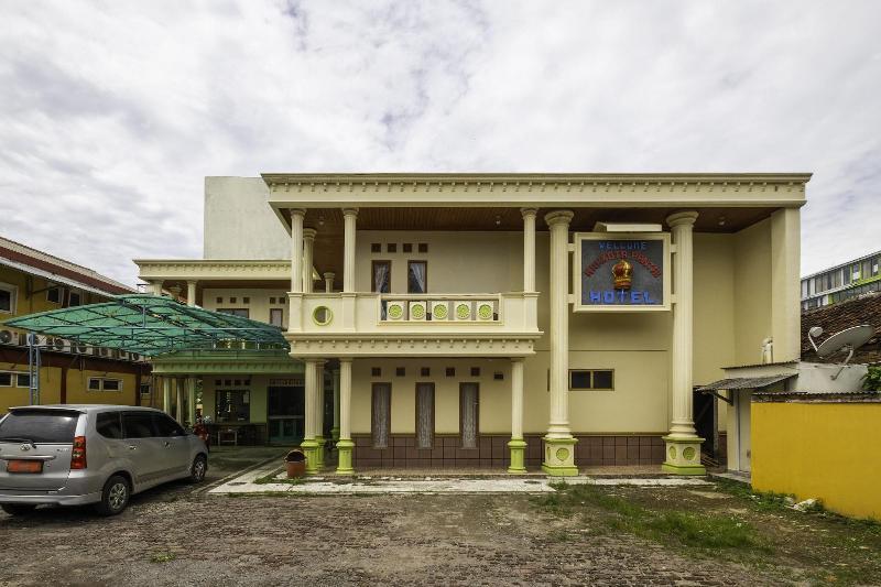 Hotel Mahkota Pantai by OYO Rooms