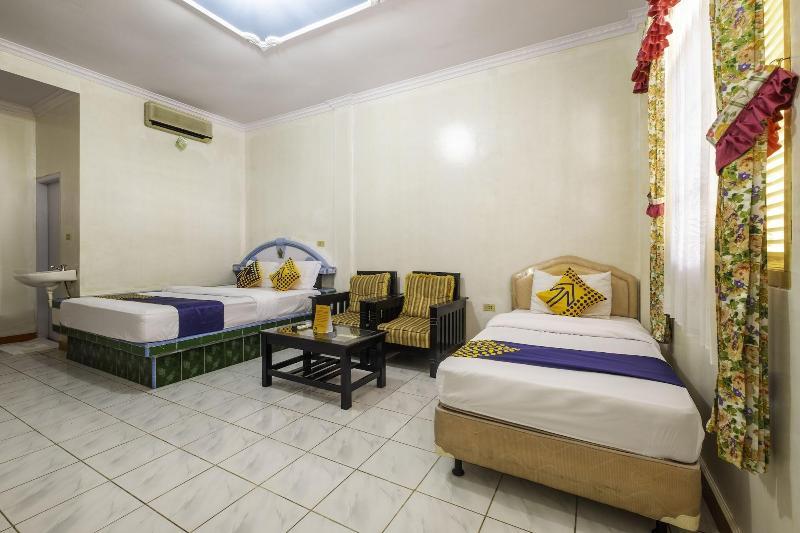 Hotel Mahkota Pantai by OYO Rooms