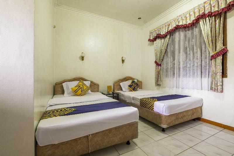 Hotel Mahkota Pantai by OYO Rooms
