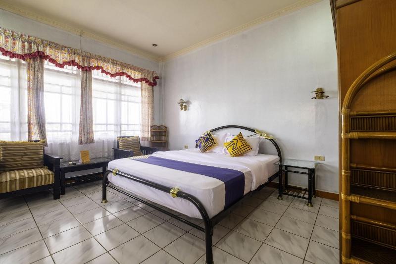 Hotel Mahkota Pantai by OYO Rooms