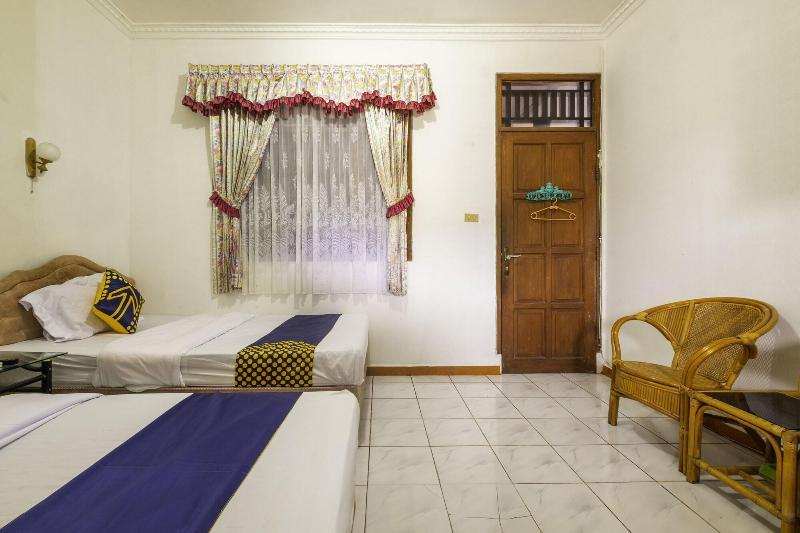 Hotel Mahkota Pantai by OYO Rooms