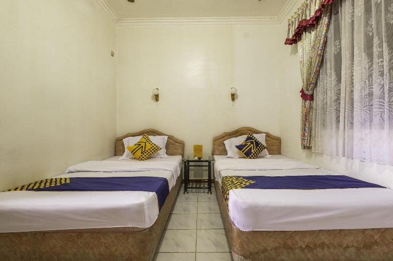 Hotel Mahkota Pantai by OYO Rooms