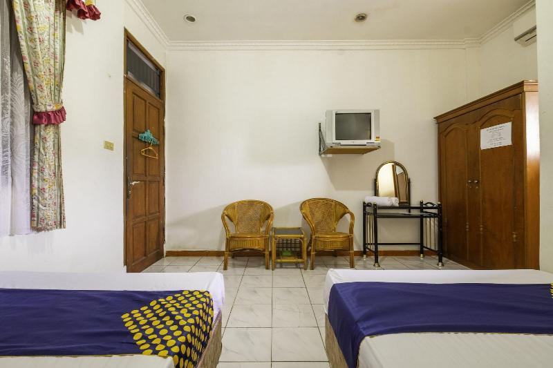 Hotel Mahkota Pantai by OYO Rooms