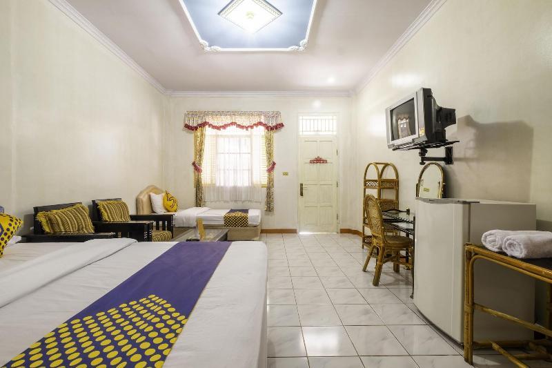 Hotel Mahkota Pantai by OYO Rooms
