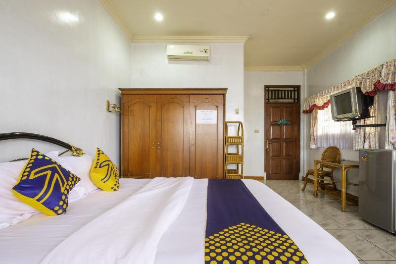 Hotel Mahkota Pantai by OYO Rooms