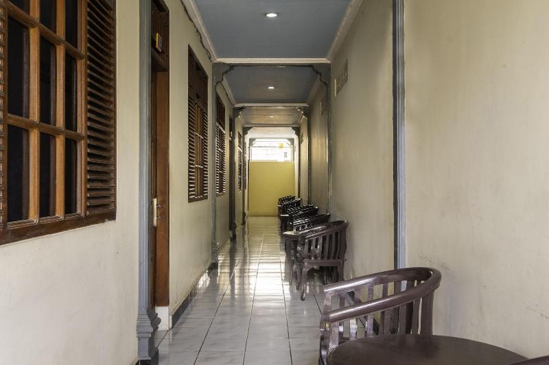 Hotel Mahkota Pantai by OYO Rooms