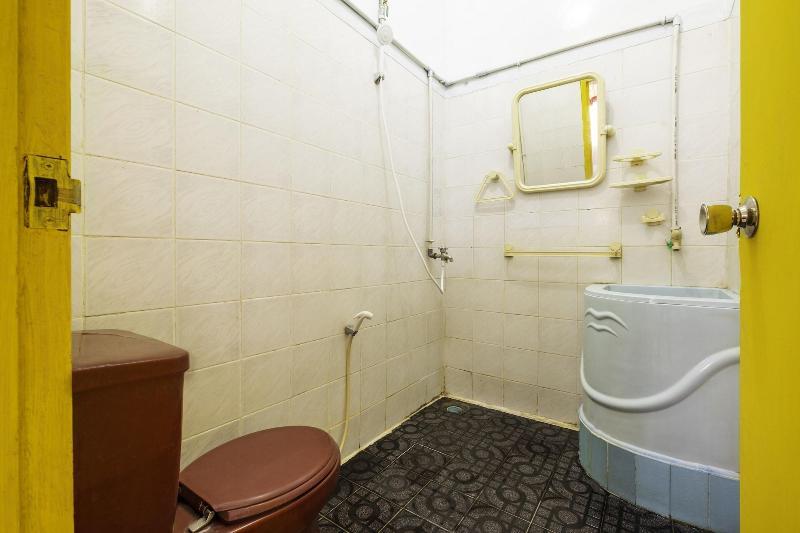 Hotel Mahkota Pantai by OYO Rooms