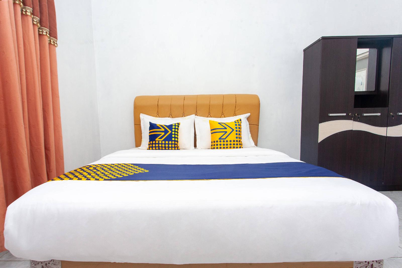 Azka Guest House Syariah by OYO Rooms