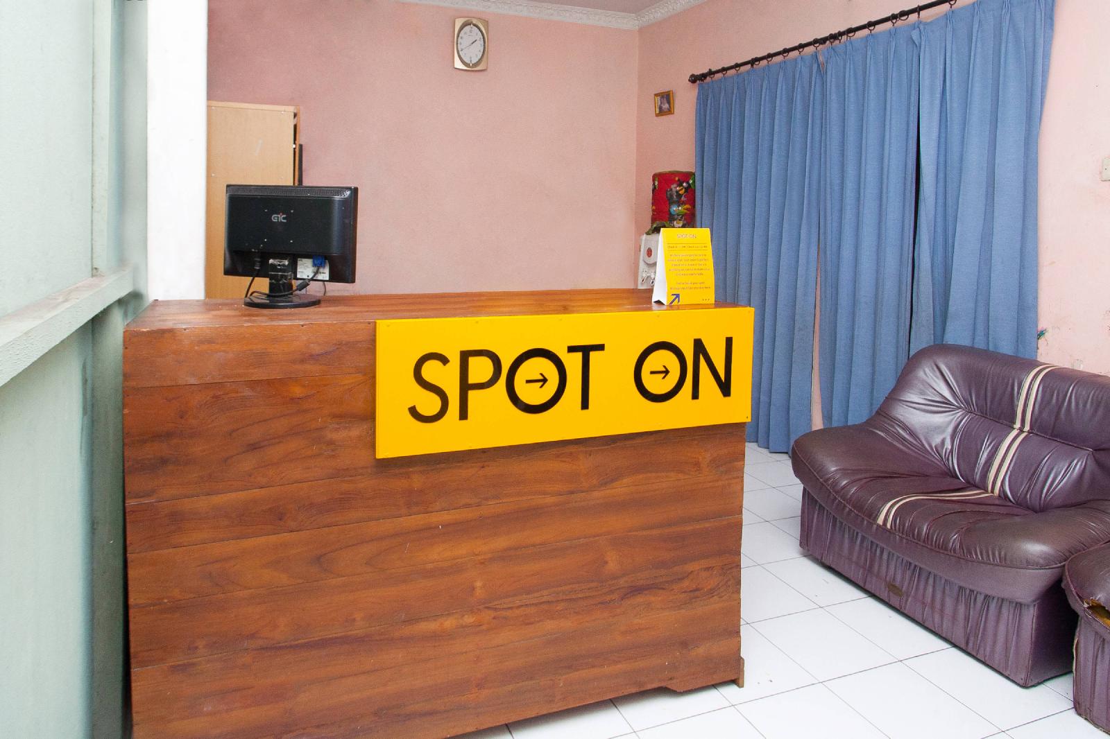 Azka Guest House Syariah by OYO Rooms