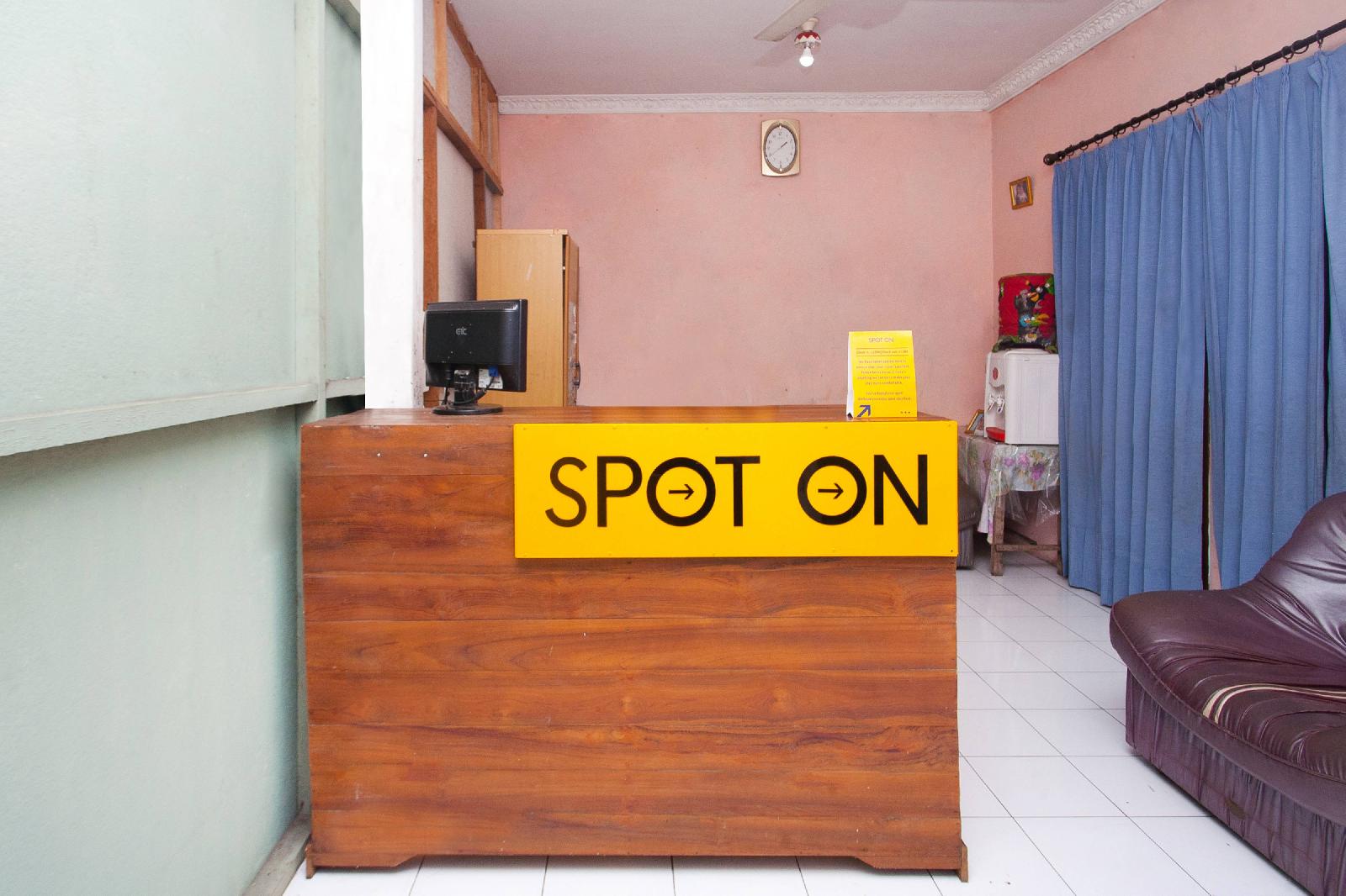Azka Guest House Syariah by OYO Rooms