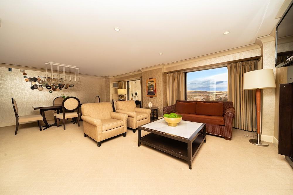 Reno Suites