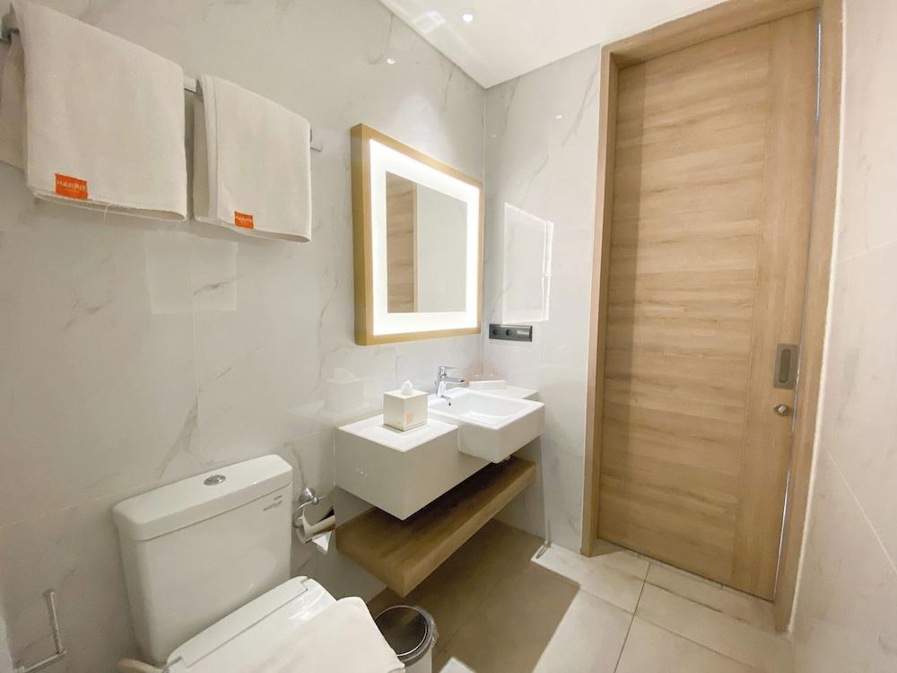 Harris Suites Puri Mansion