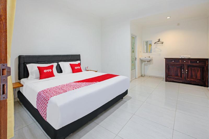RedDoorz Near Balangan Beach Bali
