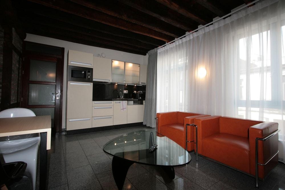 Amosa Liege City Centre Apart Regence 10