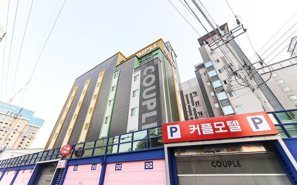 Couple Motel