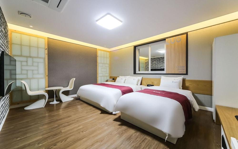 Couple Motel