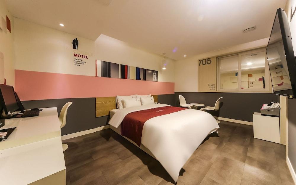 Couple Motel