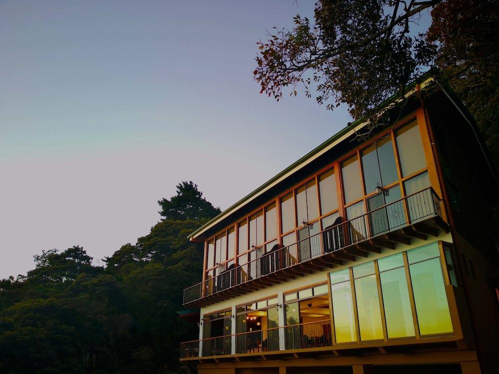 Koora Hotel