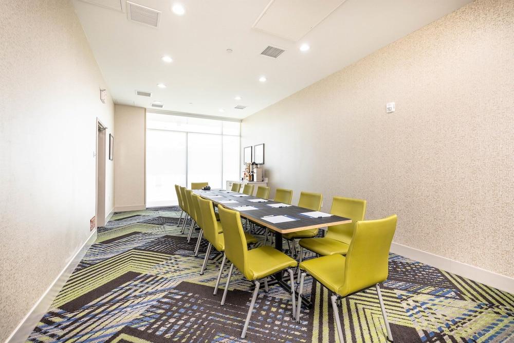 Holiday Inn Express & Sts San Jose Silicon Valley
