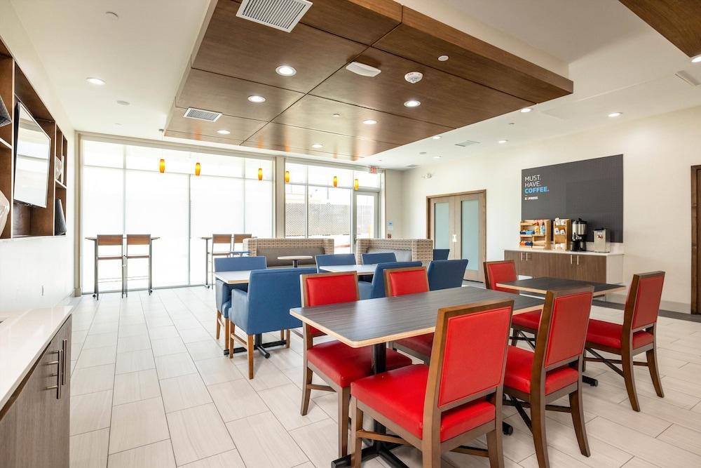 Holiday Inn Express & Sts San Jose Silicon Valley