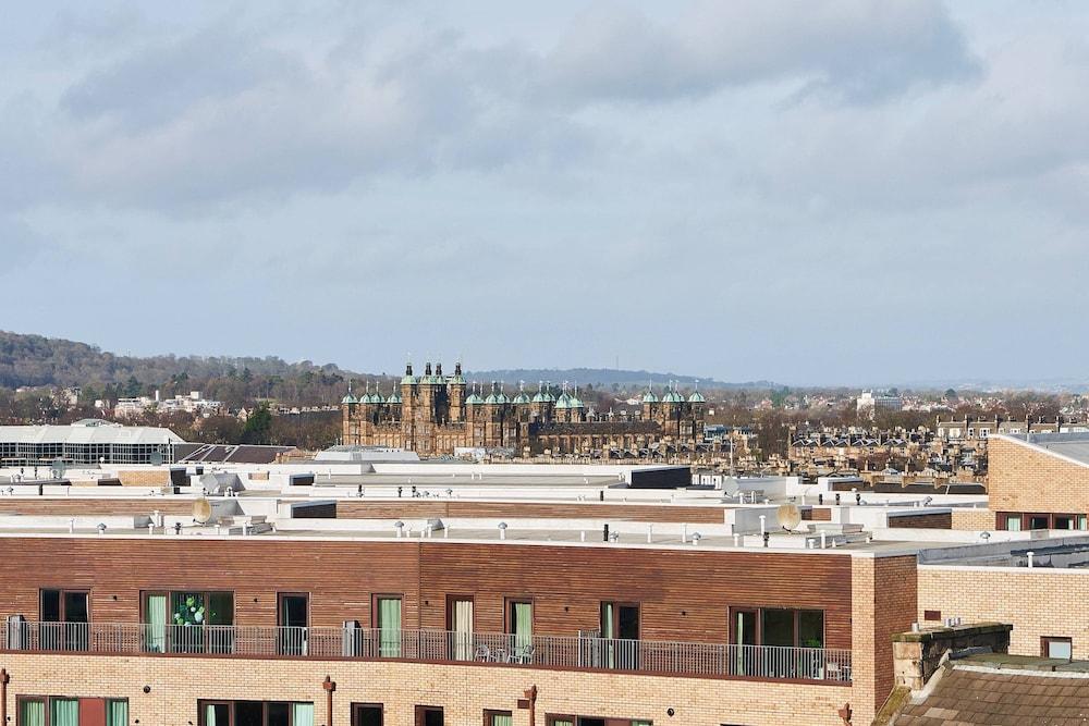 Moxy Edinburgh Fountainbridge