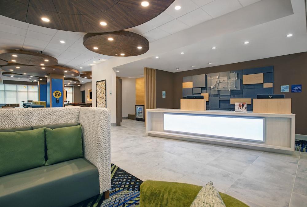 Holiday Inn Express Milwaukee Downtown