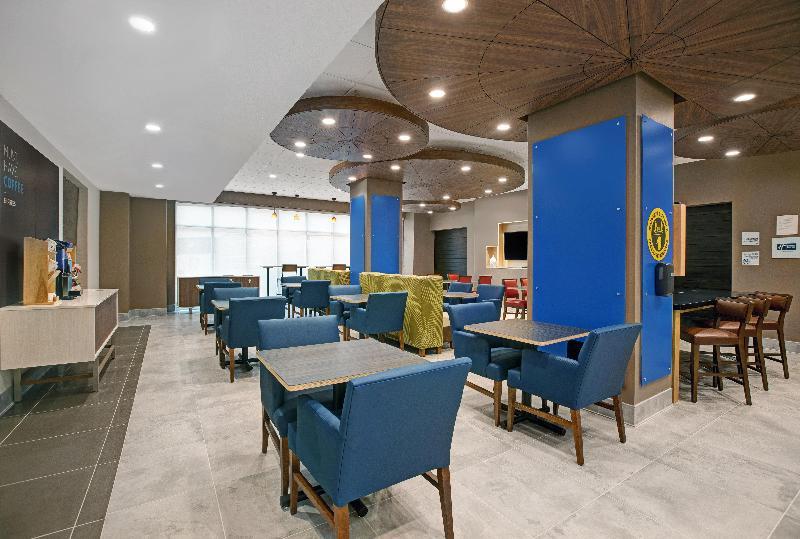 Holiday Inn Express Milwaukee Downtown