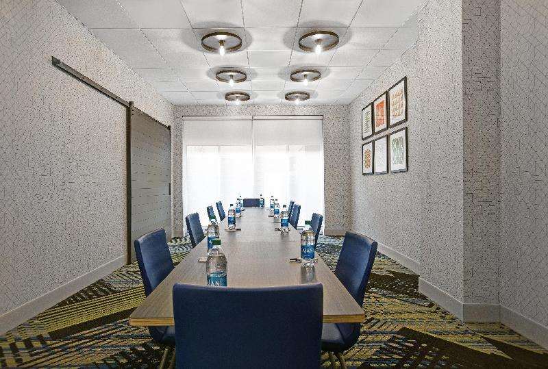 Holiday Inn Express Milwaukee Downtown