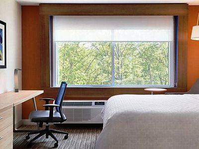 Holiday Inn Express & Suites Bardstown
