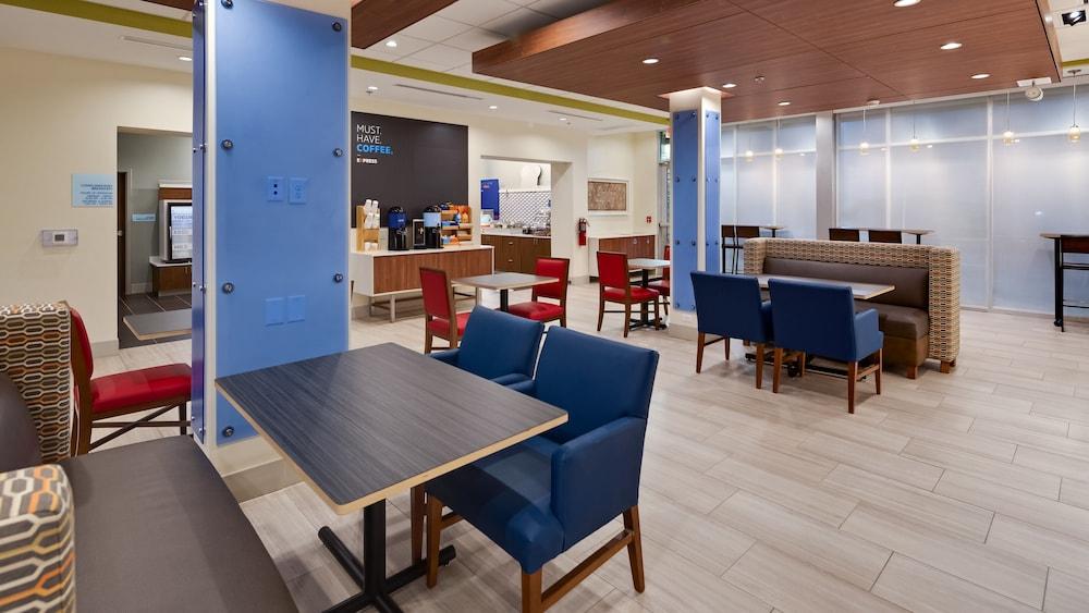 Holiday Inn Express & Suites Latta