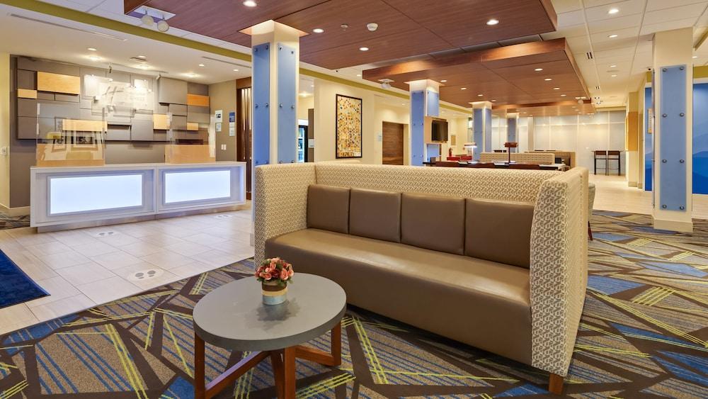 Holiday Inn Express & Suites Latta