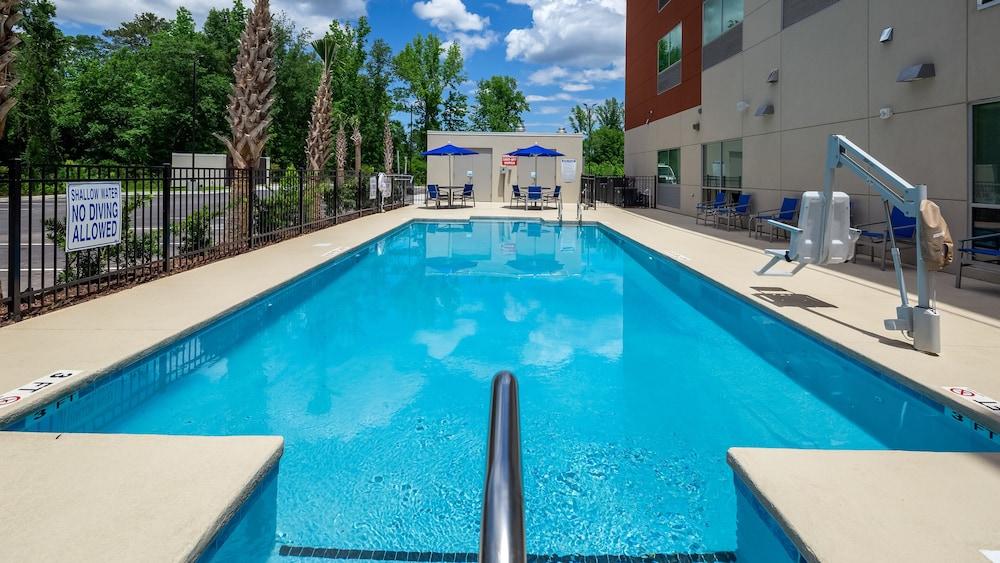 Holiday Inn Express & Suites Latta