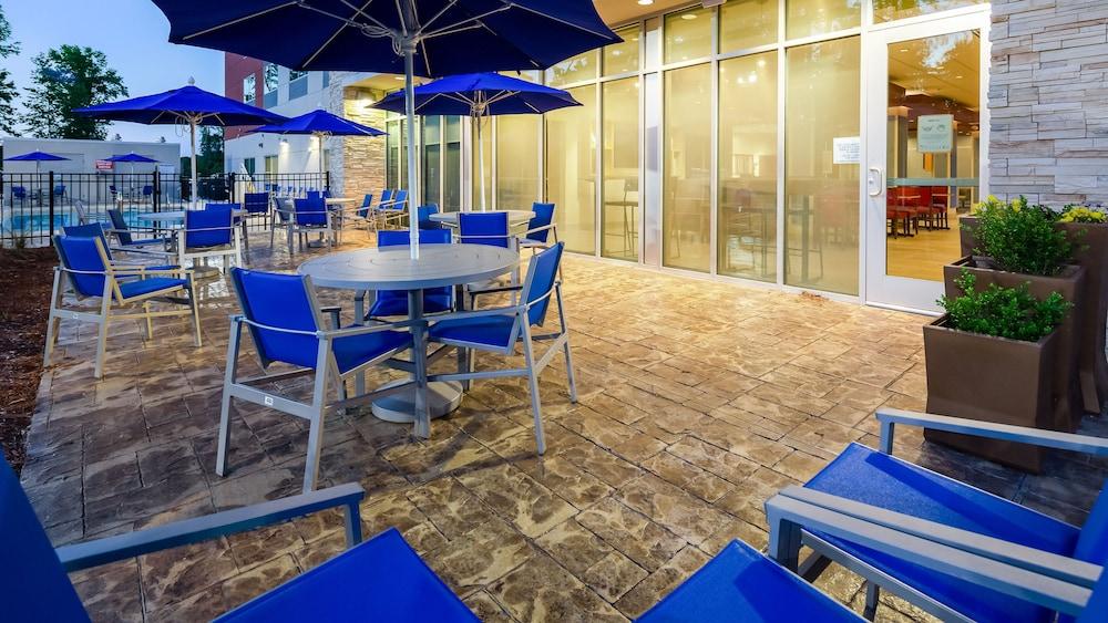 Holiday Inn Express & Suites Latta