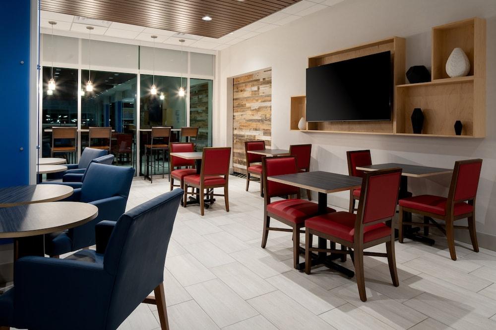 Holiday Inn Express & Suites Bullhead City