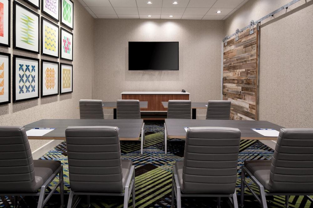 Holiday Inn Express & Suites Bullhead City