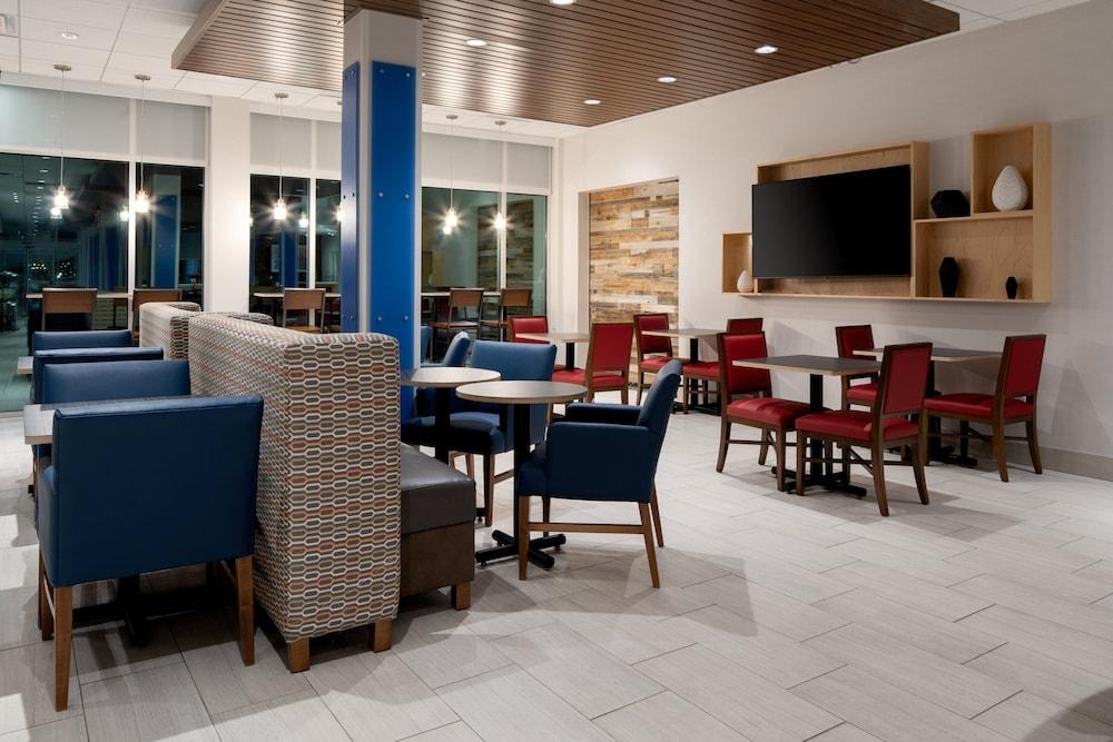 Holiday Inn Express & Suites Bullhead City