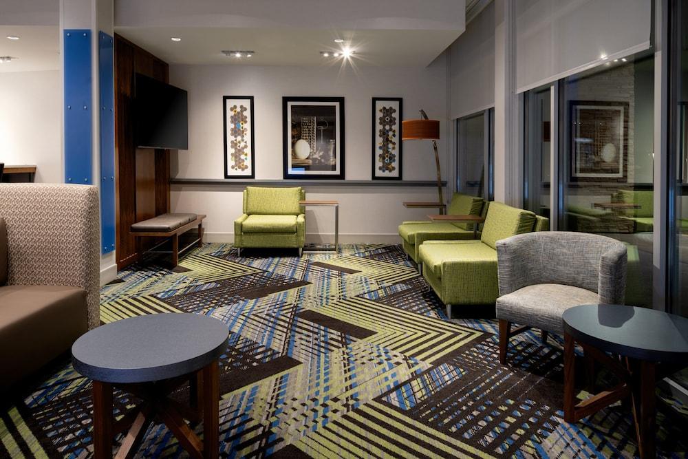 Holiday Inn Express & Suites Bullhead City