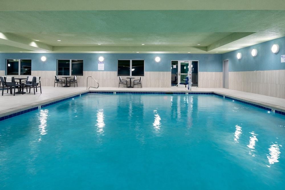 Holiday Inn Express & Suites Bullhead City