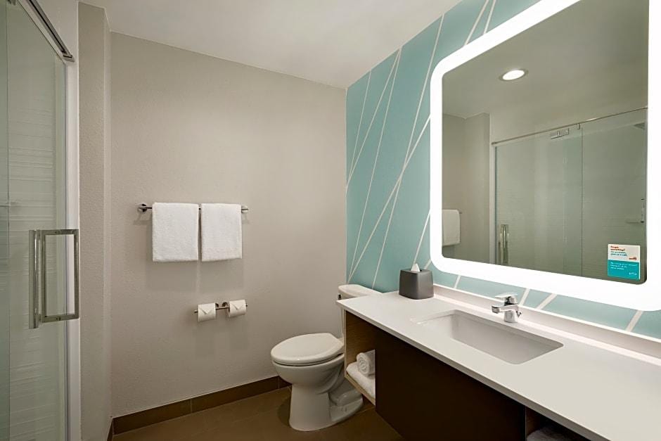 avid hotel Hays